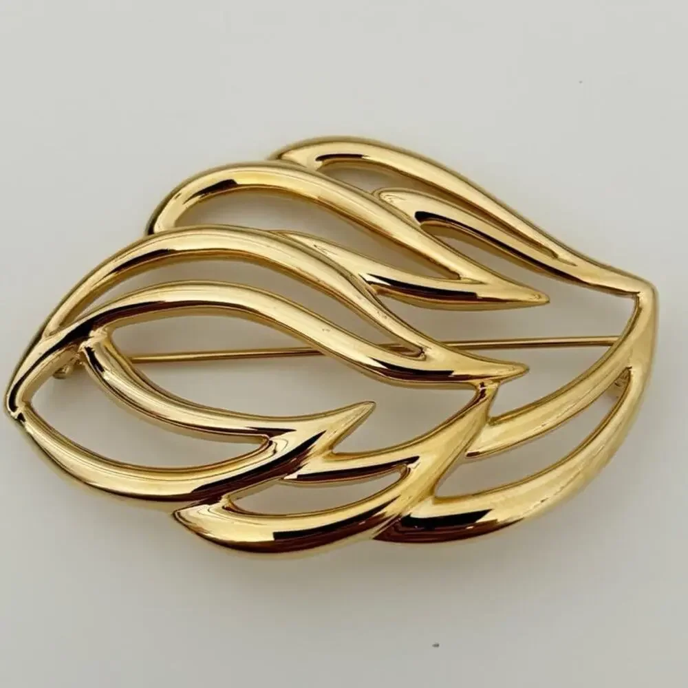 Vintage Monet Gold Tone Open Leaf Brooch Pin